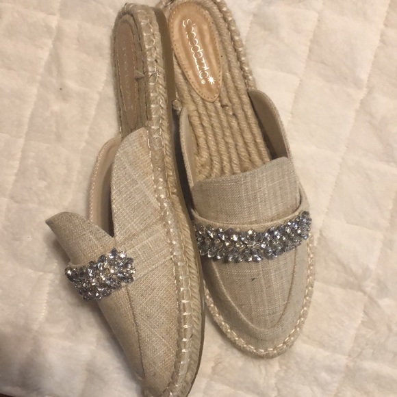 ShoeDazzle Cream Daphney Slip On Mules Size: US 11 - Picture 6 of 7